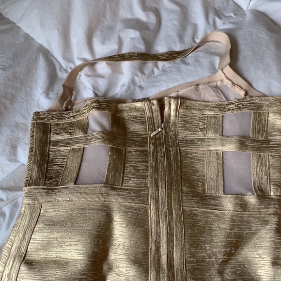 Heavy and structured metallic dress, body con, gold. - Picture 3 of 8